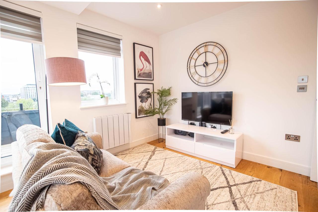 Apartament Two Bed Flat With Wrap Around Terrace Near Legoland, Windsor, Tube Station Slough Zewnętrze zdjęcie