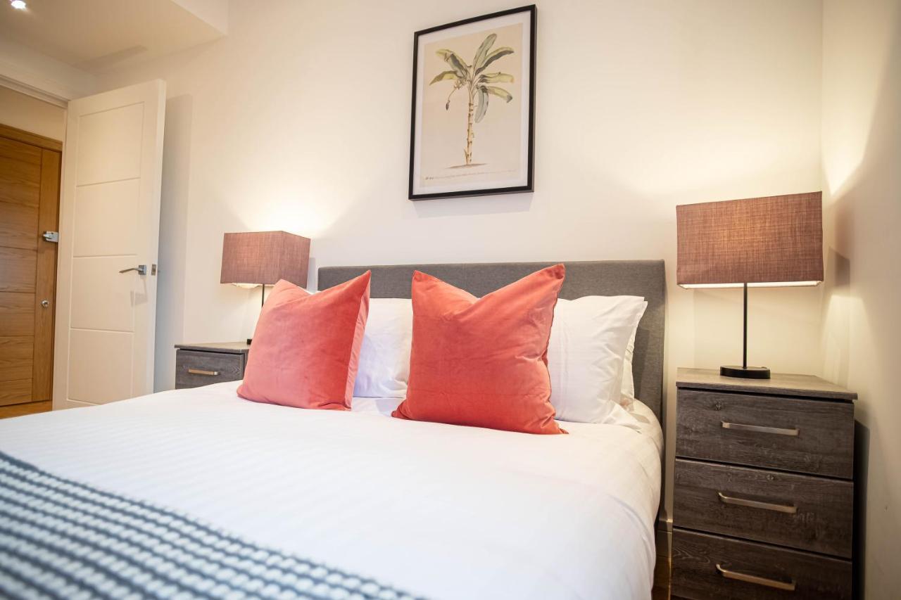 Apartament Two Bed Flat With Wrap Around Terrace Near Legoland, Windsor, Tube Station Slough Zewnętrze zdjęcie