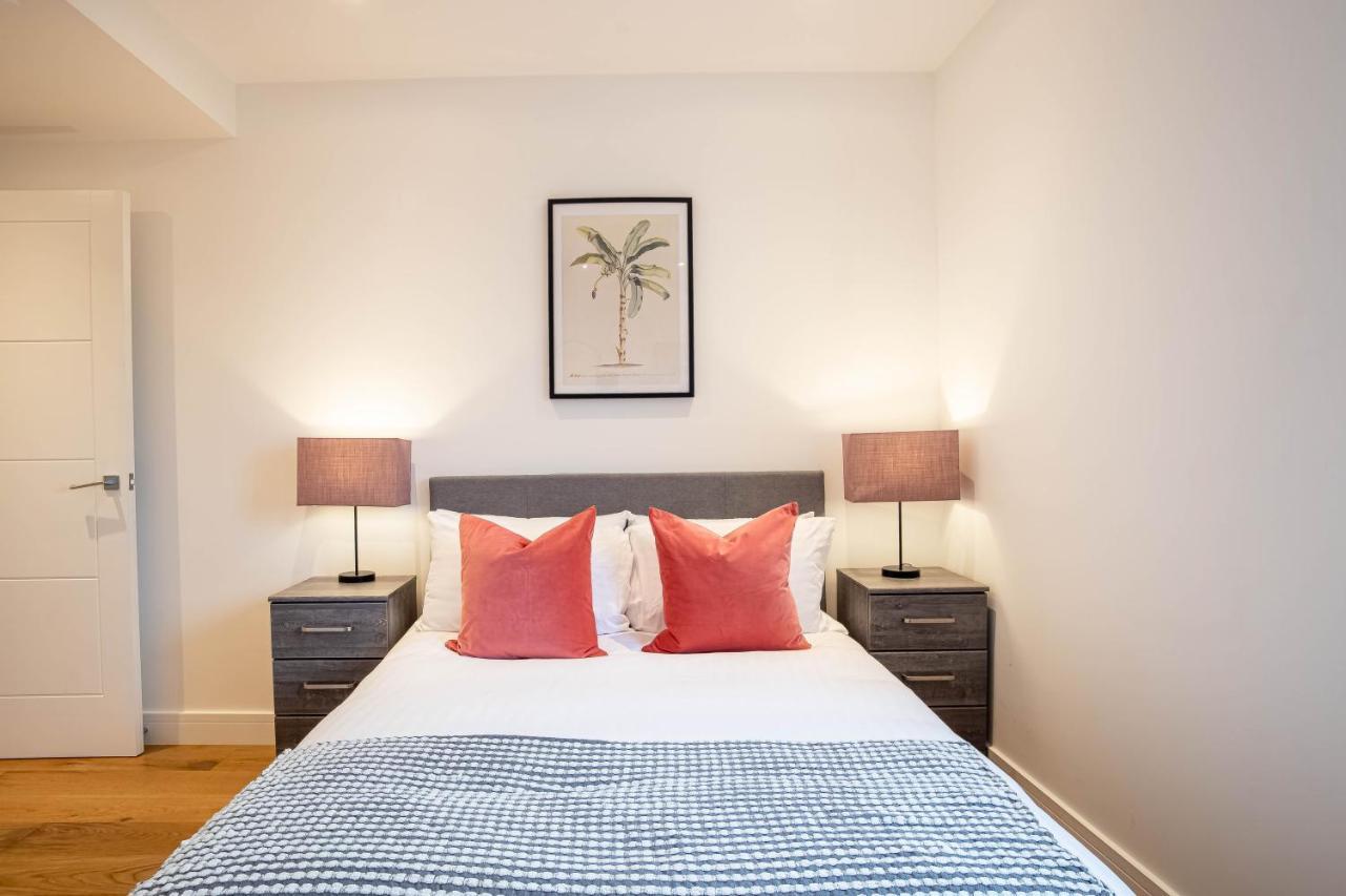 Apartament Two Bed Flat With Wrap Around Terrace Near Legoland, Windsor, Tube Station Slough Zewnętrze zdjęcie
