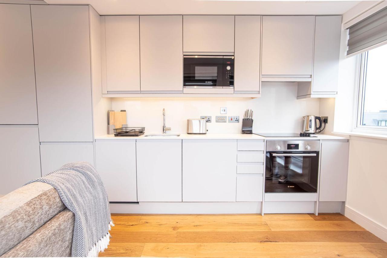 Apartament Two Bed Flat With Wrap Around Terrace Near Legoland, Windsor, Tube Station Slough Zewnętrze zdjęcie